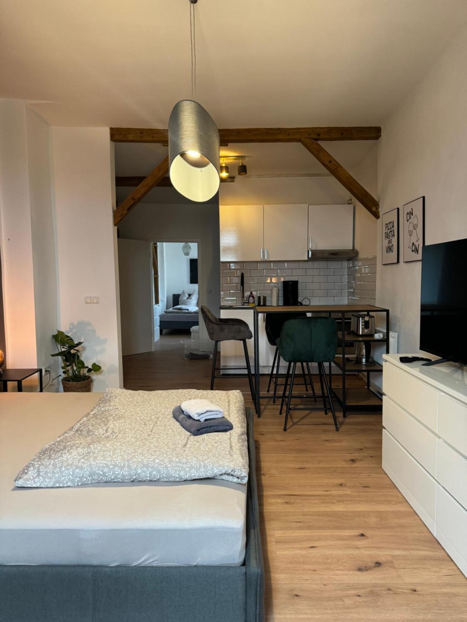 Appartement "Nina"Im Dachgeschoss, Inklusive Parkplatz Halle  ภายนอก รูปภาพ